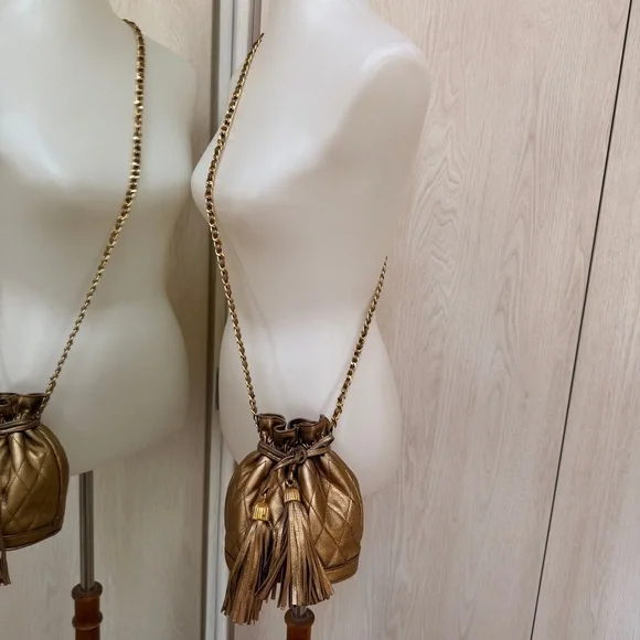 Vintage I Magnin Gold Quilted Drawstring cross body Chain Strap and tassels - Picture 3 of 15